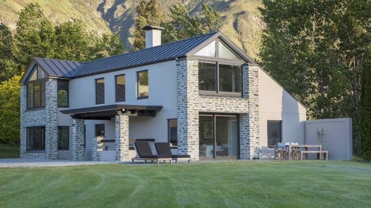 Kawarau Falls House | Uninterrupted Lake Views close to Ski Field