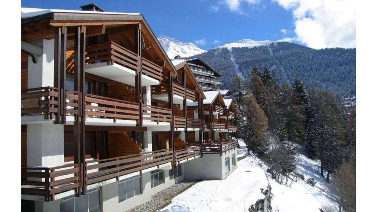 Verbier Ski Chalet | Uninterrupted views of the mountains and across the valley