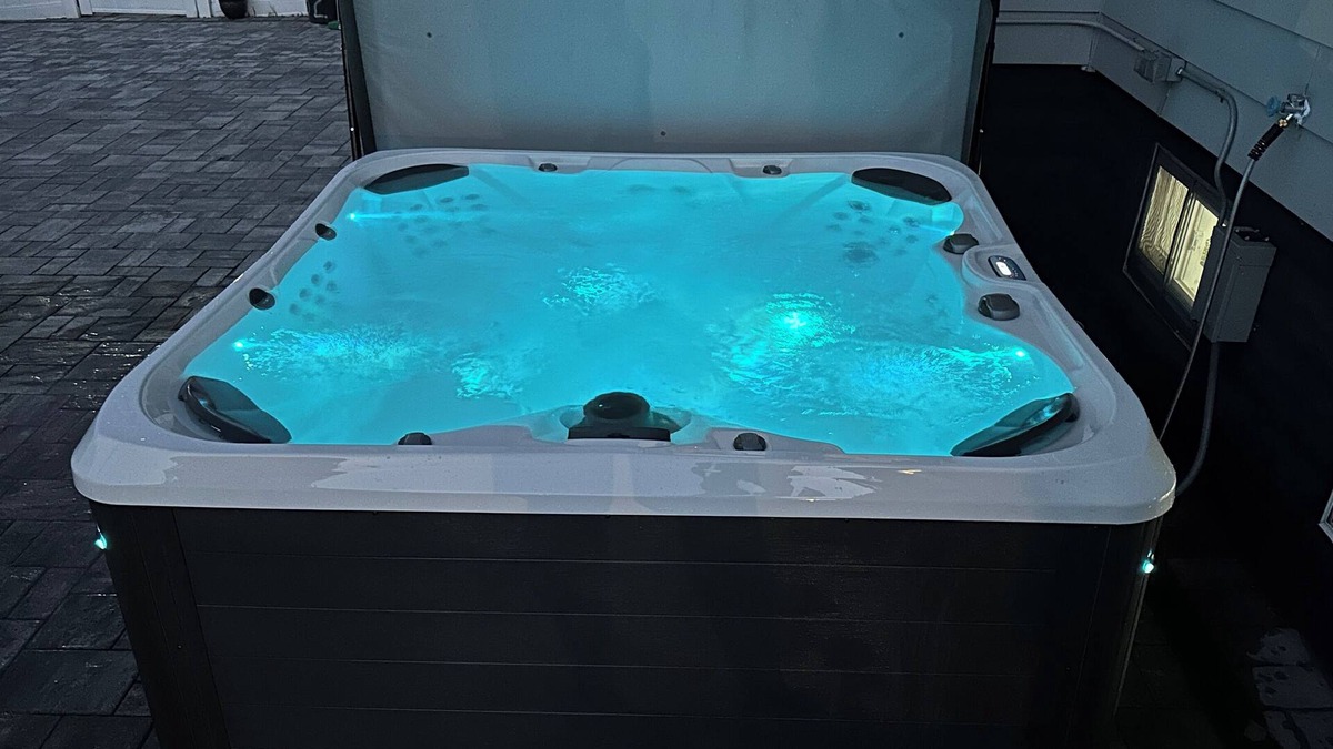 Union Apartment | Union Oasis: Hot Tub, Grill, Gym, Games, Massage chair