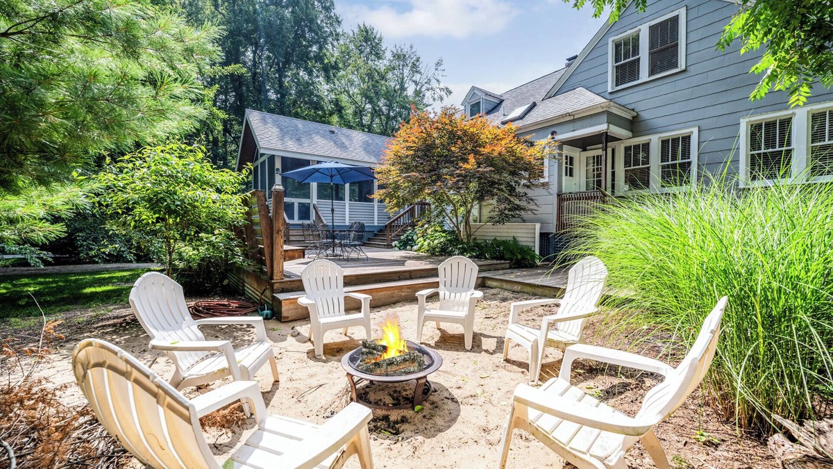 New Buffalo Cottage | Union Pier Beach Style Cottage Close to Lake Michigan!