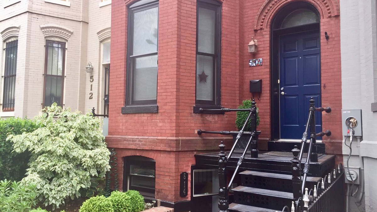 Stanton Park House | Union Station, 3 BR/4 Beds, free private secure parking, backyard patio