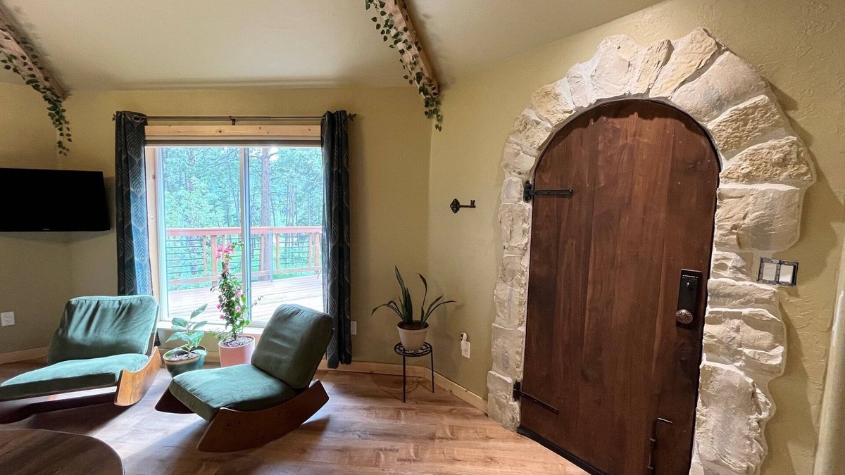 Indian Hills Cottage | Unique 1-bedroom Woodland Cottage near Red Rocks- WiFi, AC, Kitchen, Sleeps 4