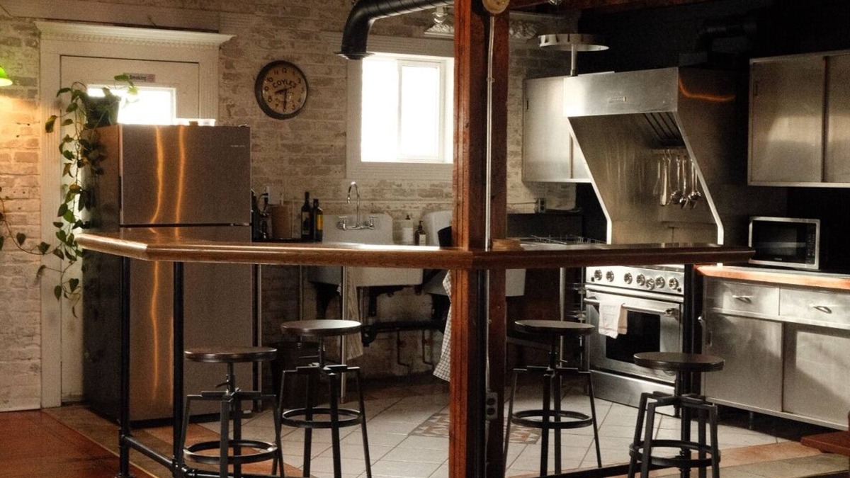 Walkerville House | Unique 2-BDR Historic Warehouse Loft with Terrace and Fireplace ! ! !