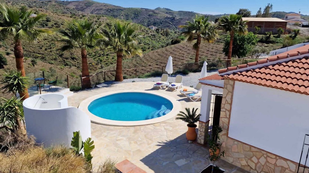 Sedella Villa | Unique 2 Bed 2 Bath Villa near Sedella. Stunning views & heatable pool.