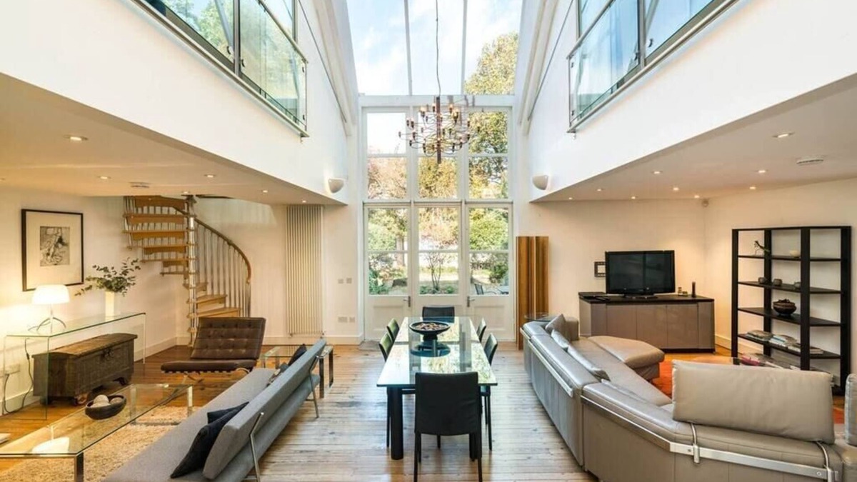 Chiswick House | Unique 2 Bedroom converted Artist's Studio