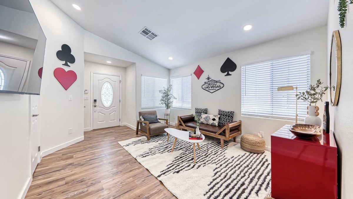 Summerlin House | Unique 2-Bedroom Las Vegas Home in Beautiful Summerlin- 15 Minutes to Strip