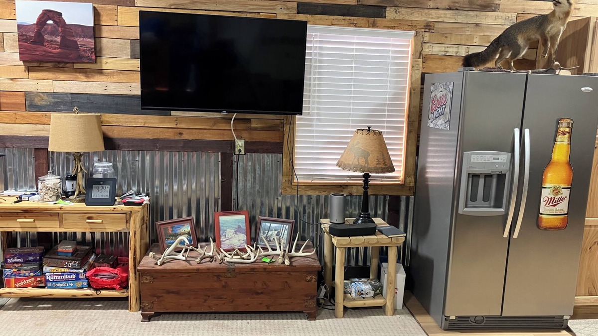 Elk Creek Township House | Unique 2000 sq. foot Pole Barn Edinboro/Albion/Elk Creek Township HVAC, WiFi