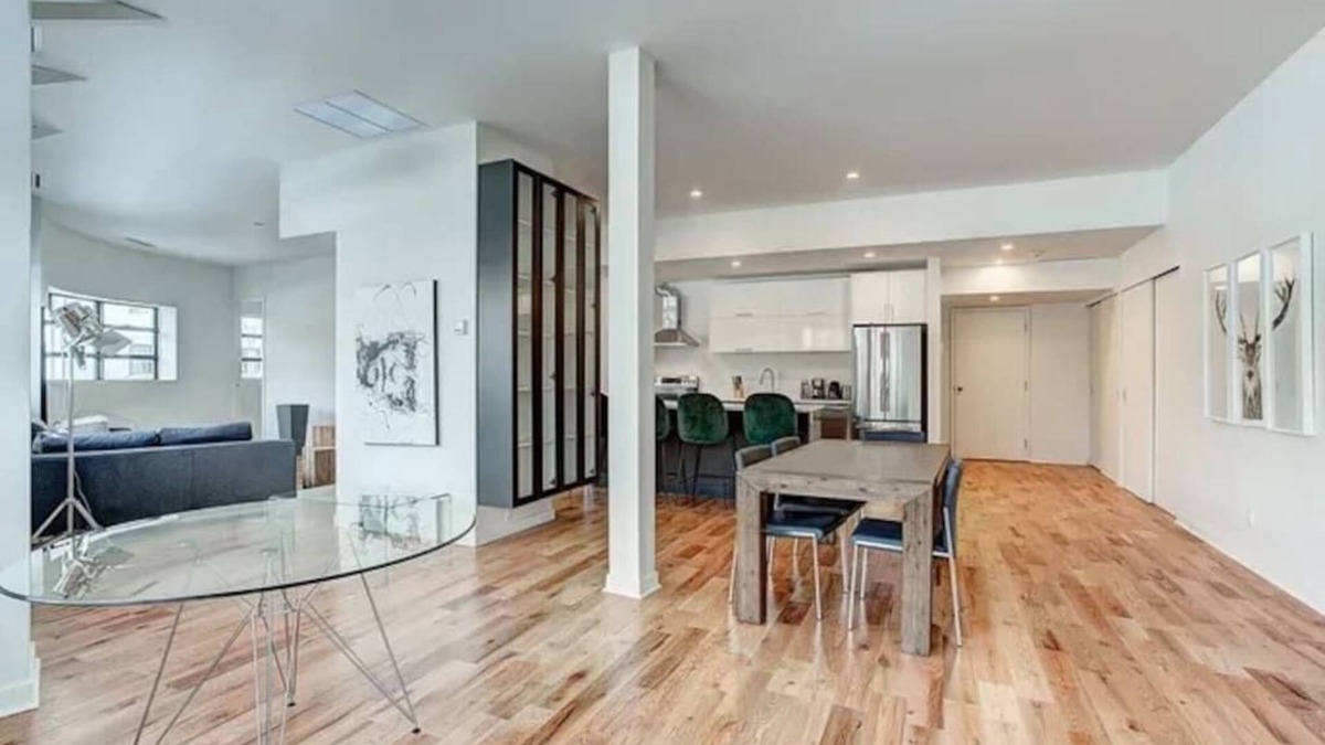 Cote-Des-Neiges—Notre-Dame-De-Grace Condo | Unique 2500 sqf 2 bedrooms, 2 bathrooms sleep 7