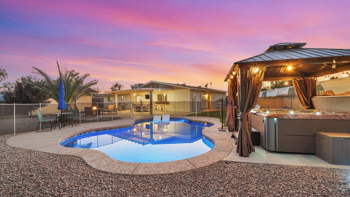 Optimist Park NW House | Unique 3-bed, 2-bath house with Pool, Hot Tub, and Hi-Spd Wifi in Optimist Park