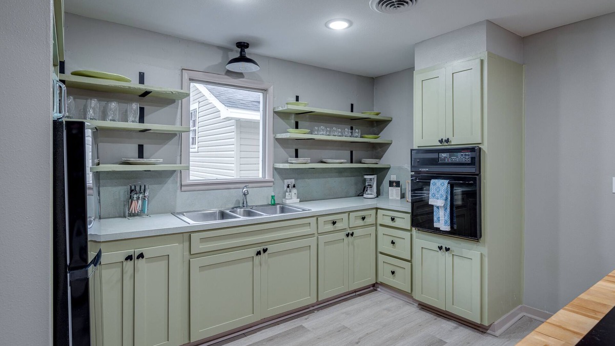 West Monroe House | Unique 3 bedroom Throwback