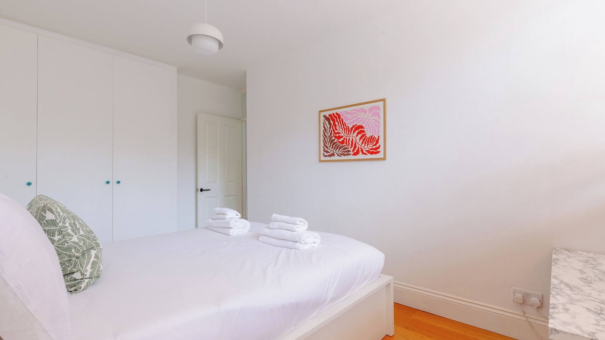 Hoxton Apartment | Unique 3BD Flat in Hoxton with Private Garden