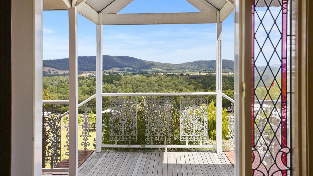Wesburn House | Unique 4-Bedroom Victorian Homestead on 42 acres