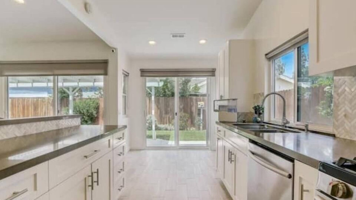 Eastlake House | Unique & Aesthetic Home by Lake ~Nature & Luxury