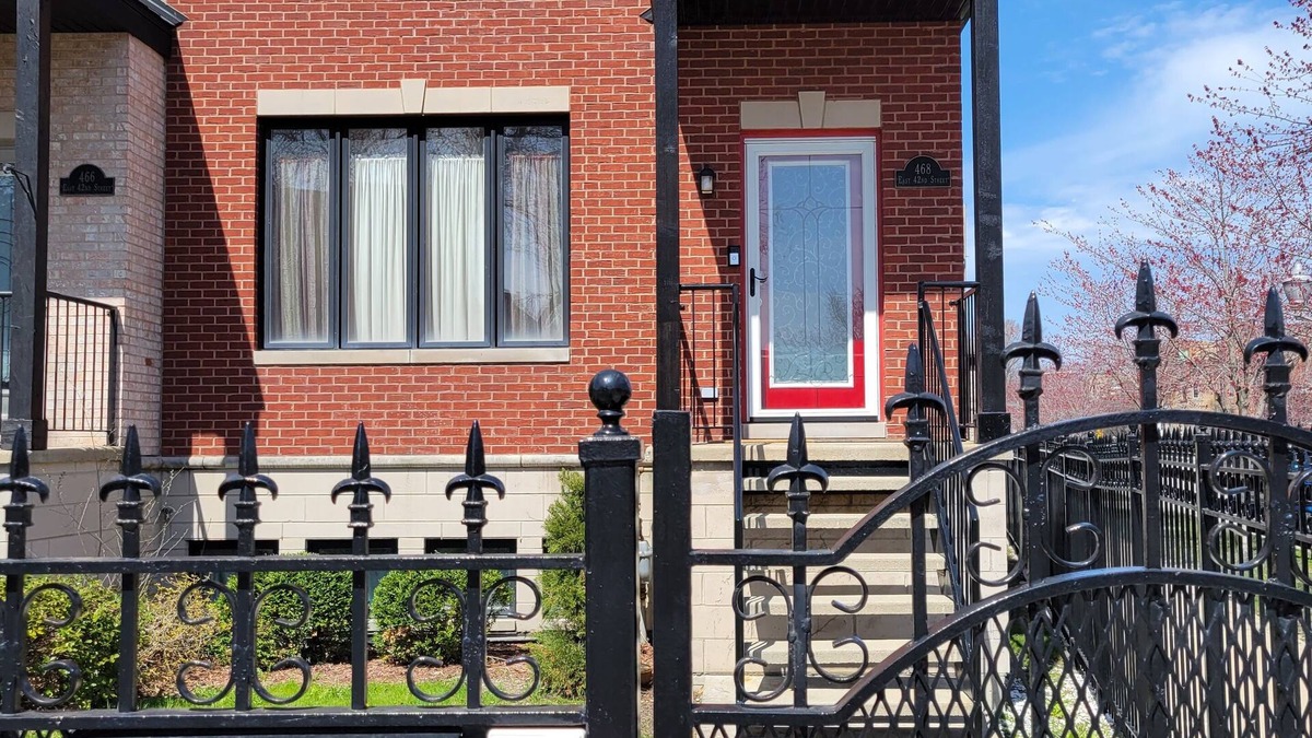 Bronzeville House | Unique and Chic home. rooftop deck, near lakefront. Easy commute to downtown.
