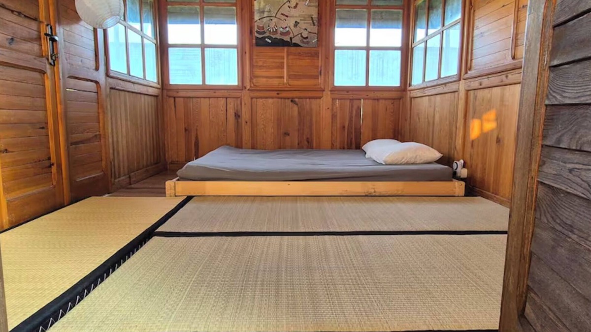 Velvary House | Unique and Private Country House with Sauna, Jacuzzi and Hawaiian Hothouse Spa!