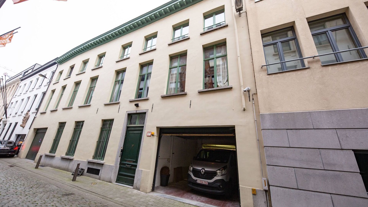 University District Apartment | UNIQUE APARTMENT IN HISTORIC ANTWERP MANSION
