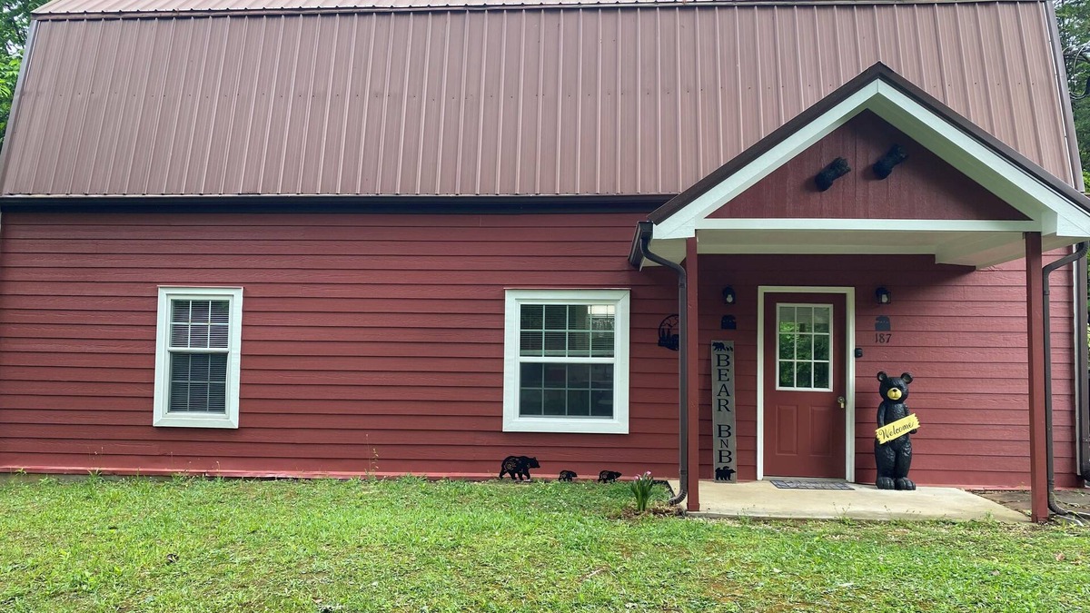 Rogersville Cabin | Unique barn shaped 2 bedroom cabin in Rogersville TN with AC, WiFi, dogs ok,