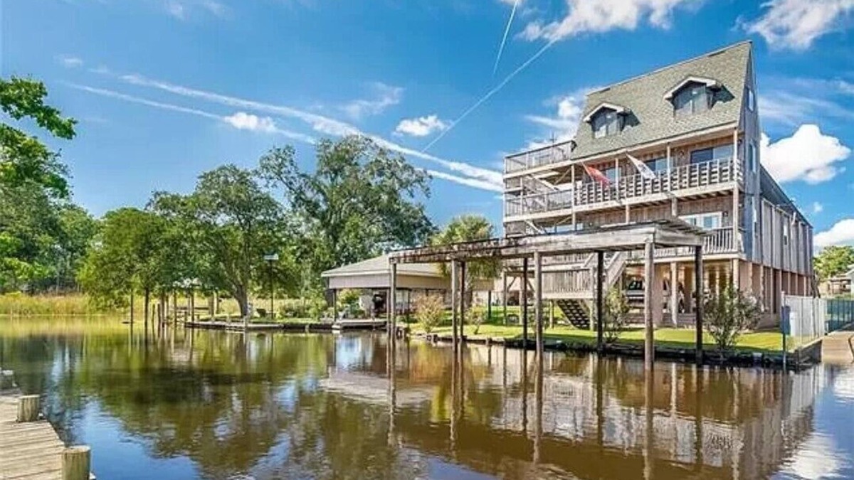 Slidell House | Unique Bayou Waterfront Whimsical home in family neighbor