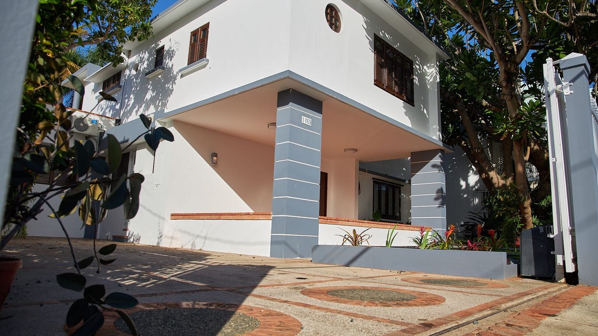 Parque House | Unique Beach Villa in the City