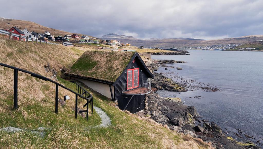Strendur House | Unique boathouse by the foreshore/Sea view