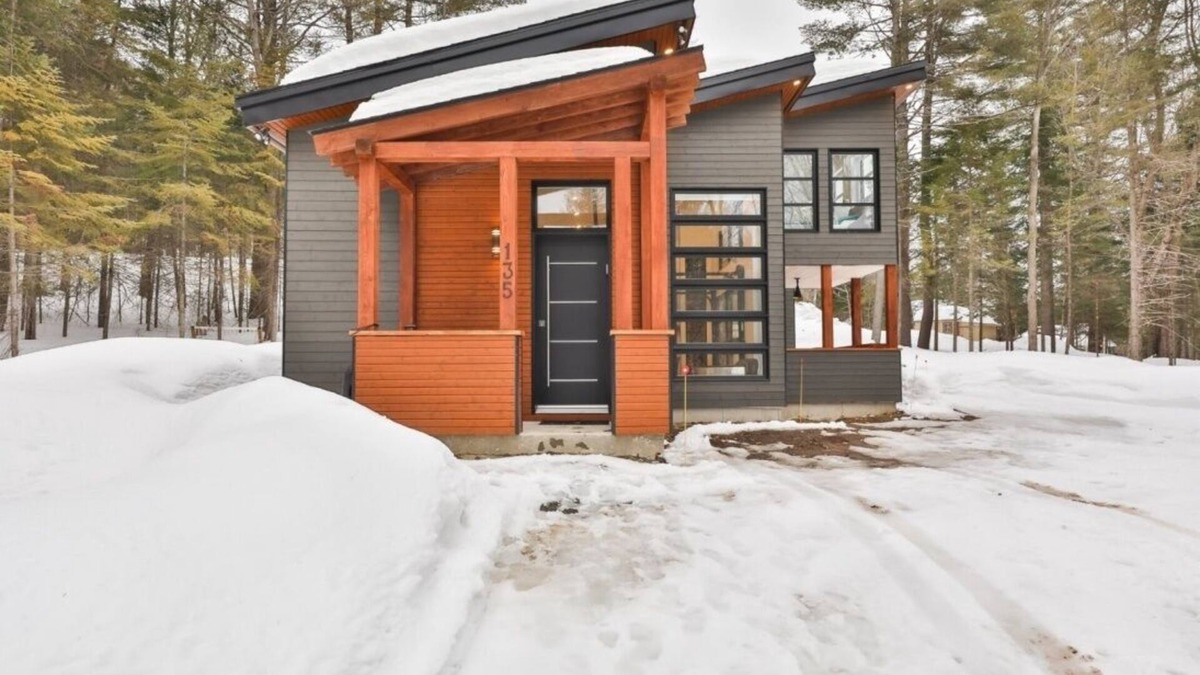Les Pays-d'en-Haut Regional County Municipality House | Unique and Zen open concept house with mezannine, high ceilings near ski resorts