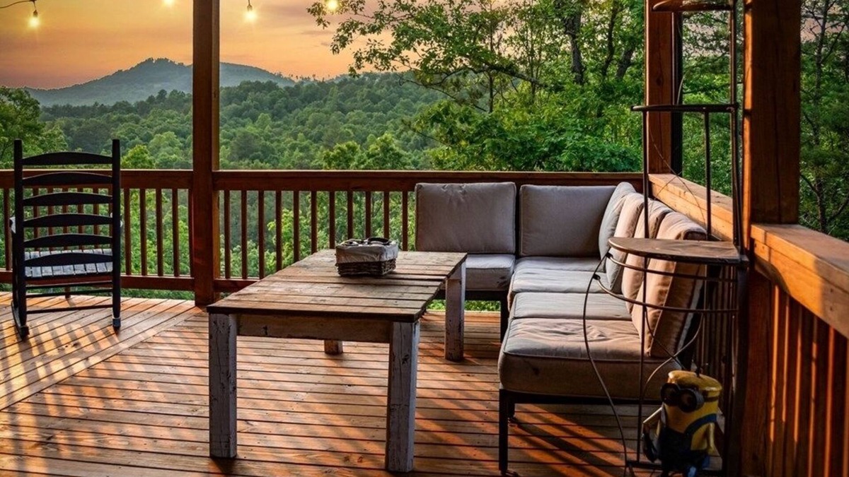 Mineral Bluff Cabin | Unique Cabin! Close to Blue Ridge GA and Murphy NC. Hot tub has an amazing view.
