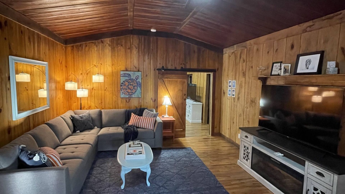 Lanark Village Cabin | Unique cabin close to beach and boat launch!