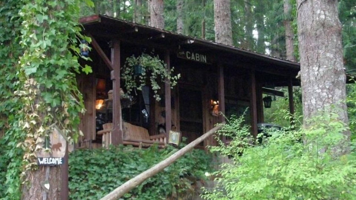 Silver Lake Cabin | Unique Cabin in the Woods Near Mount St. Helens