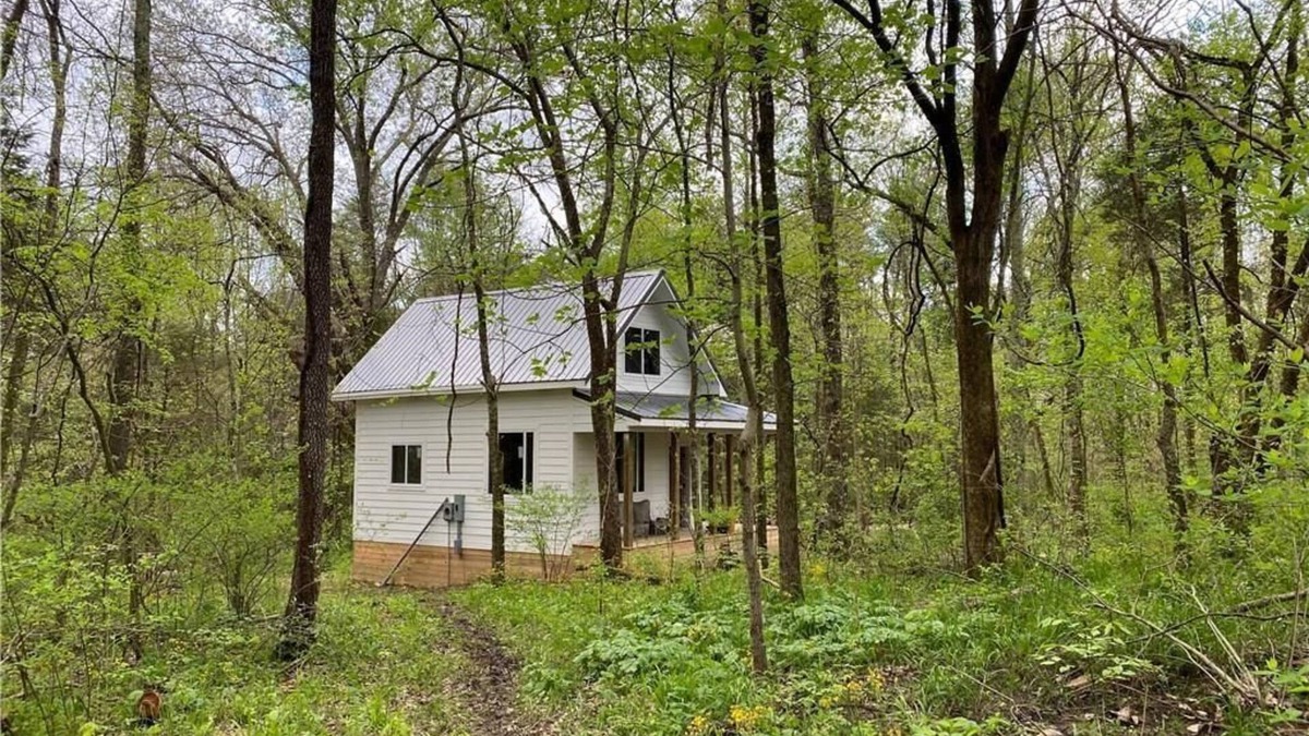 Eckerty Cabin | Unique Cabin Near Lake Patoka