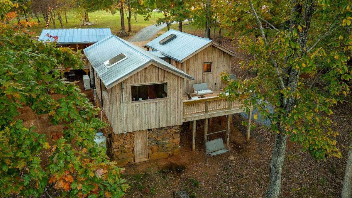 Clifford Cabin | Unique Cabin | Quaint, Modern, Cozy | Near LYH