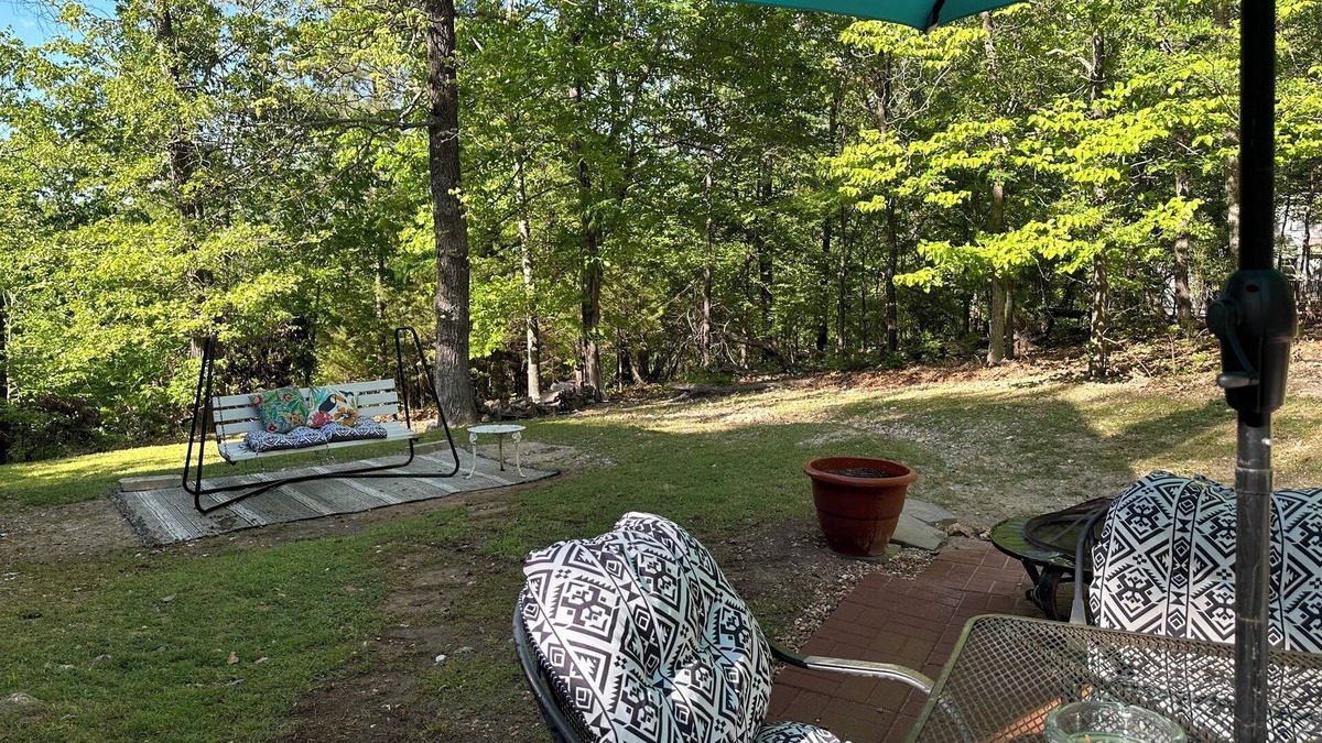 Park Hill Cabin | Unique cabin, walking distance to Lake Tenkiller’s Barnacle Bill’s Marina & Bar