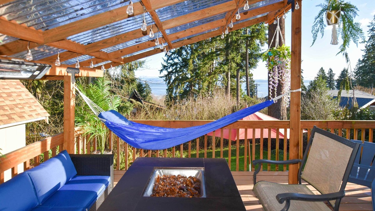 Camano Island Cabin | Unique Camano Cabin w/Mountain + Water Views