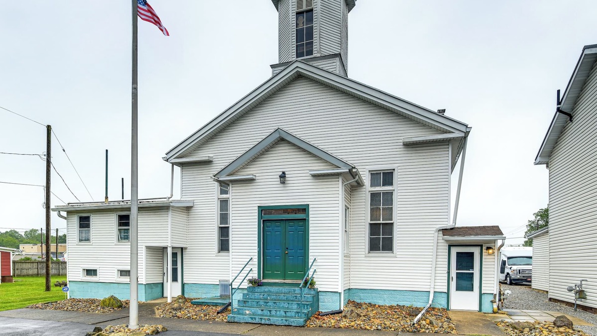 Alliance House | Unique Church Turned Family Retreat: Relax & Enjoy
