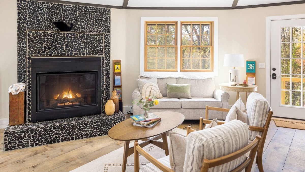 Athens House | Unique Circle-House: Hot-Tub, Fireplace, Hiking