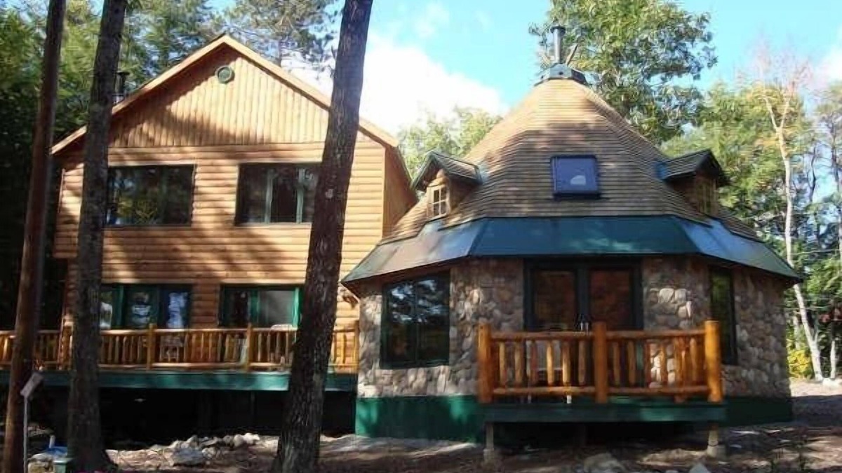 Center Conway House | Unique Conway Lake House