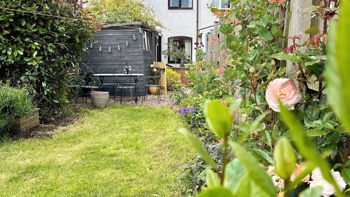 Edwinstowe Cottage | Unique Cosy Cottage In Sherwood Forest