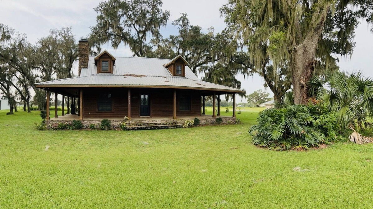 Webster Cabin | Unique Country home in Sumter County, Florida close to Sumter Fairgrounds.