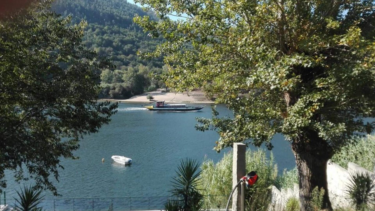 Sardoeira House | UNIQUE DOURO HOUSE ON RIVERBANK