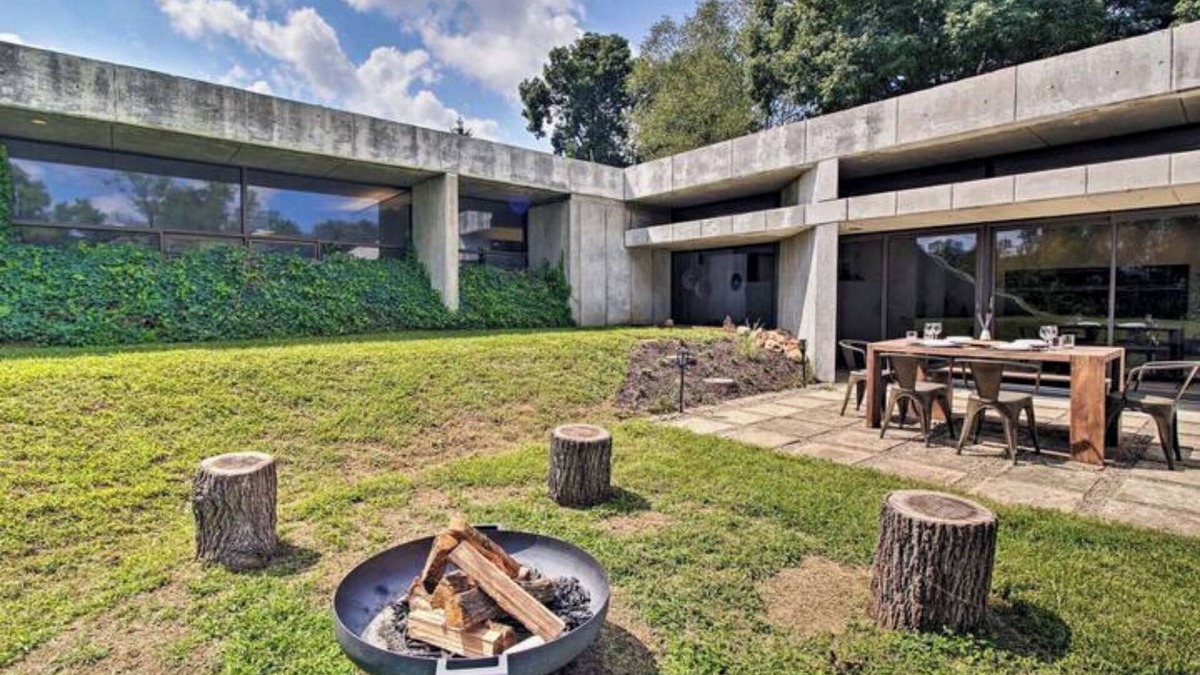 Turners House | Unique Earthouse Retreat w/Spring-Fed Creek