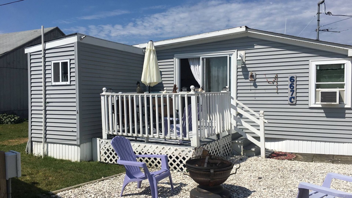 Snug Harbor Cottage | Unique East Matunuck Cottage