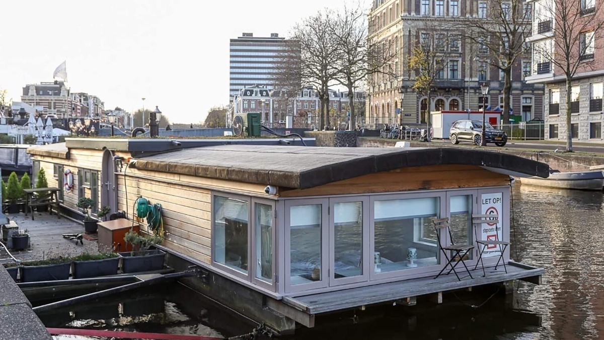 De Weteringschans Boat Rental | unique experience in Amsterdam on the water