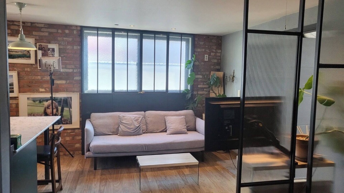 Itaewon Apartment | Unique Exposed Brick 2 Bed Lg open Kitchen w/gym