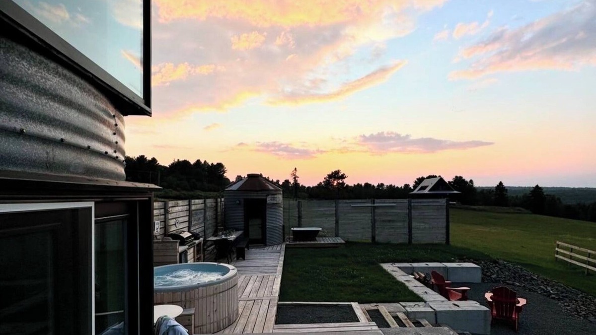 Hampstead Other | Unique Farm-Stay in a Silo with Spa. nPet and Family Friendly.