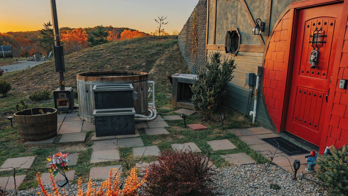 Creola Cabin | Unique Gem Hobbit Inspired Cabin Hot Tub Sauna Pet Friendly Best Nights Sleep
