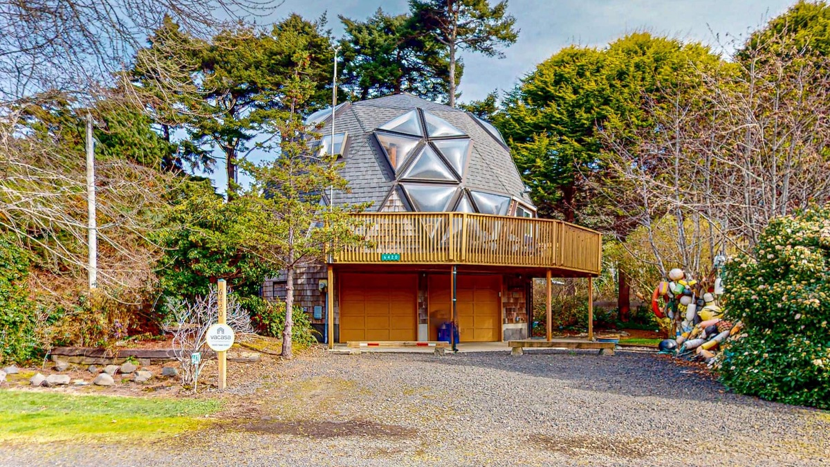 Otter Rock House | Unique Geodesic Dome Home with WiFi, Deck & Lovely Views - 2 Dogs OK