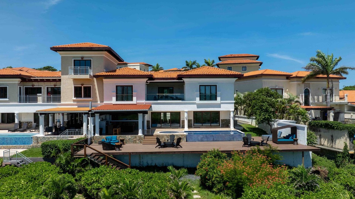 Pristine Bay House | Unique Golf Retreat: Pool ~ Hot Tub ~ Scenic Views