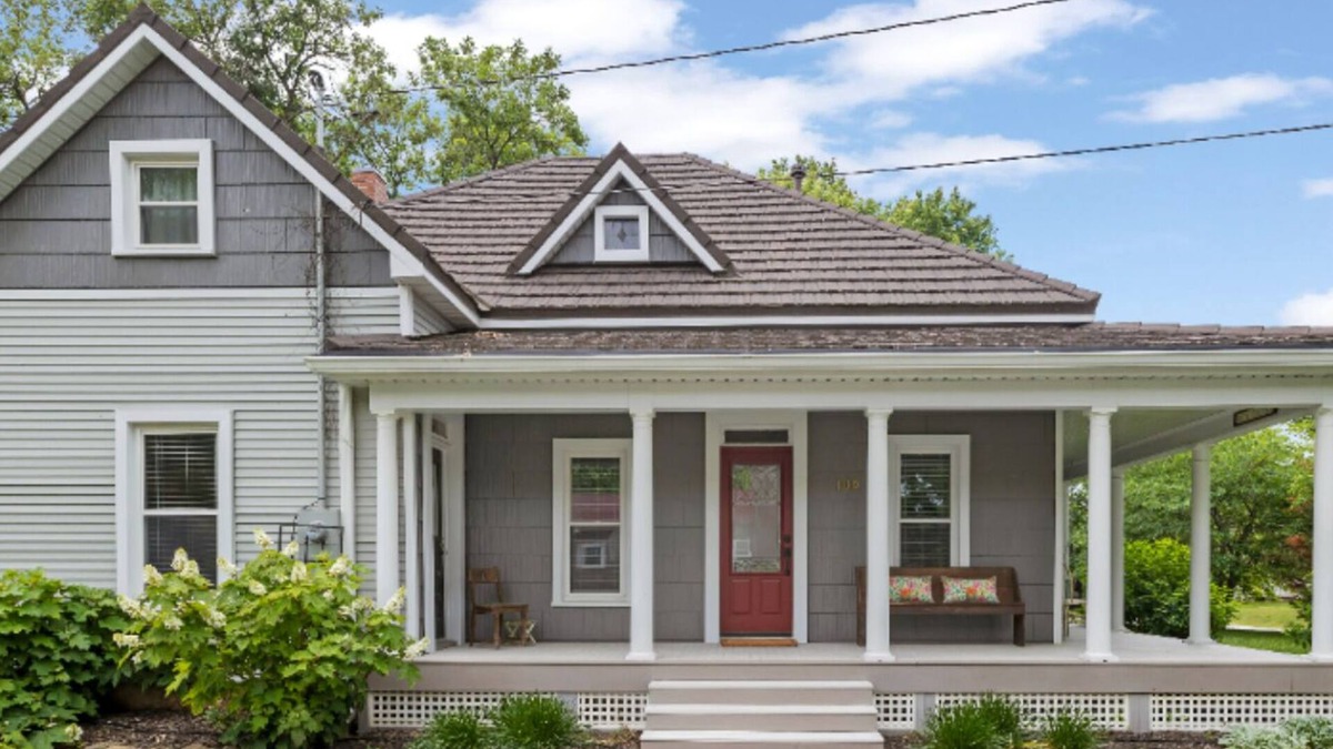 Ozark House | Unique Historic Charm ~ 5★ Location ~ Dreamy Porch Centrally Located