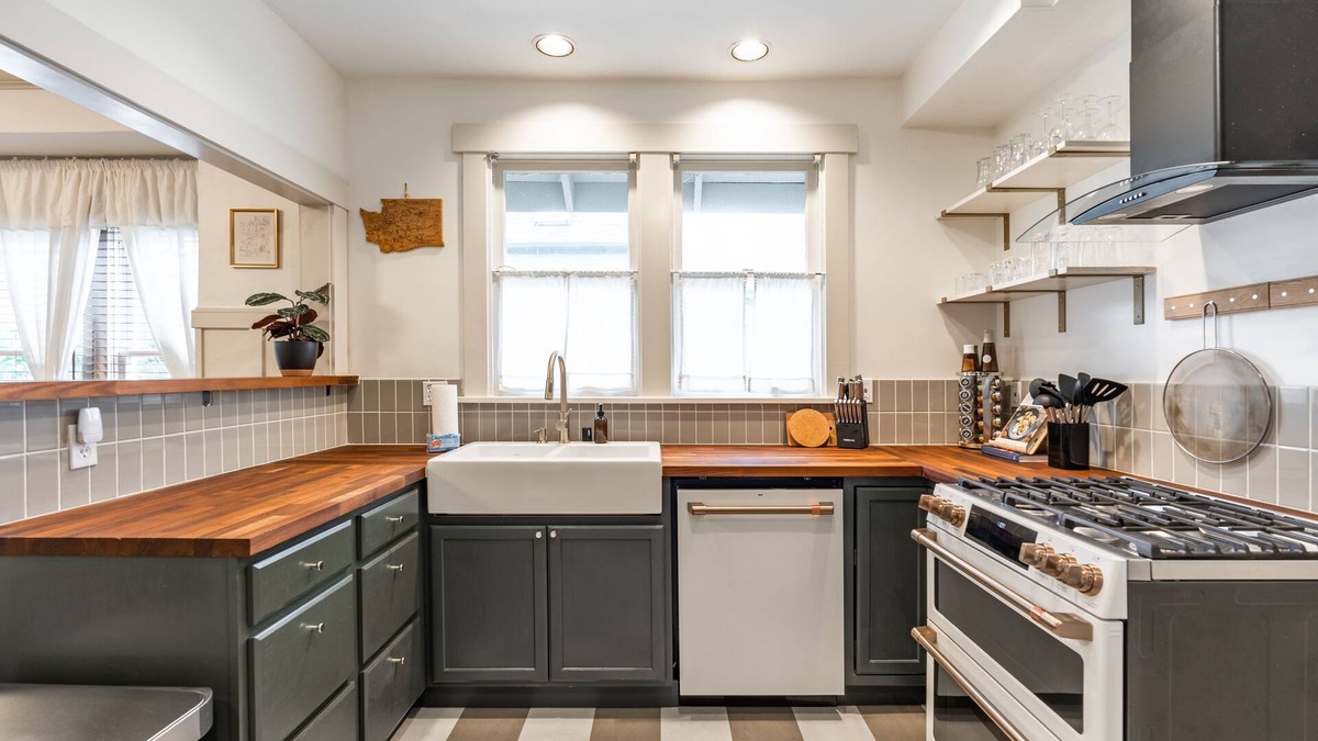 South Capitol House | Unique Historical Home Minutes from State Capitol