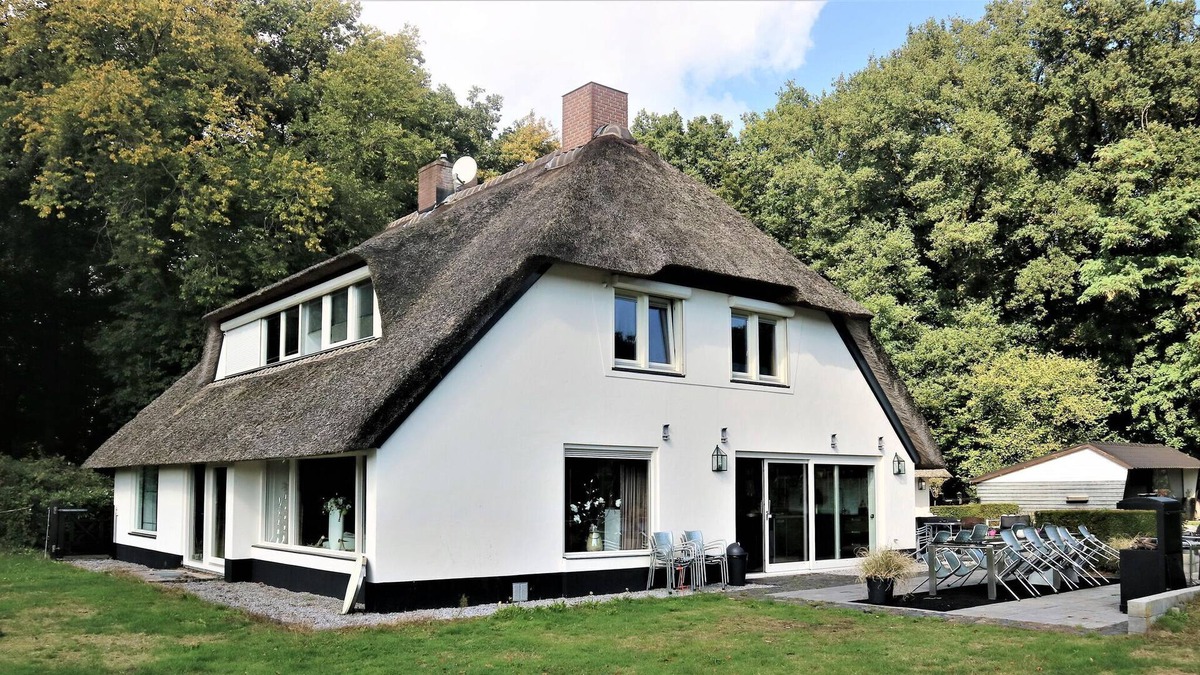 Laag-Soeren House | Unique holiday home in Laag-Soeren surrounded by nature
