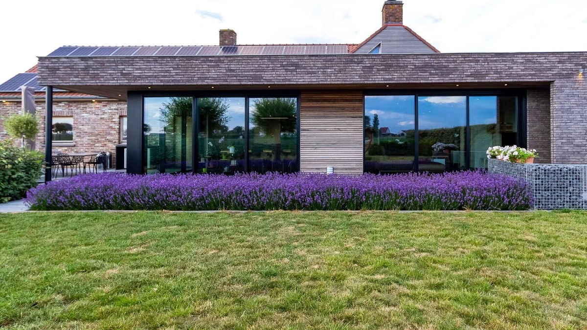 Poperinge House | Unique Holiday Home in Haringe